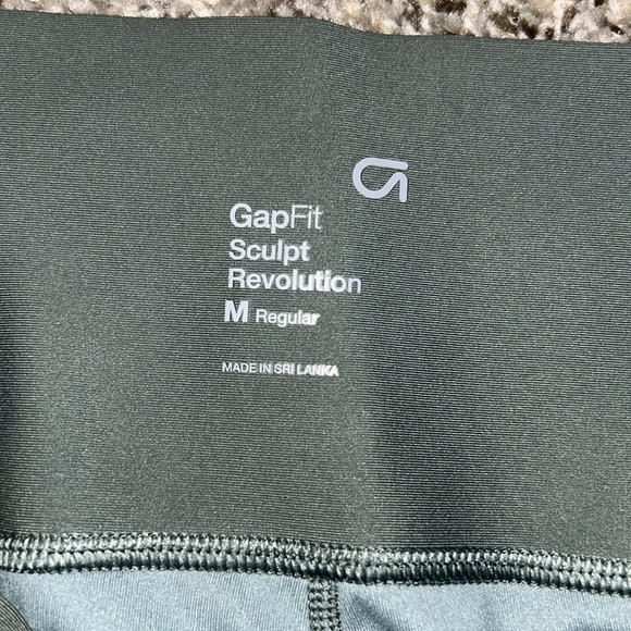 ❄️2/$10❄️High Waisted Capri Camo Leggings - Picture 2 of 3